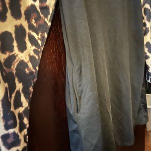 Black leopard sleeve tee shirt dress w pockets